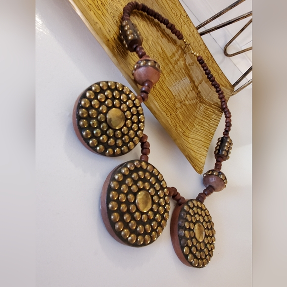 Artisan statement necklace wood brass studded studs disc's beads vintage boho - Picture 6 of 16